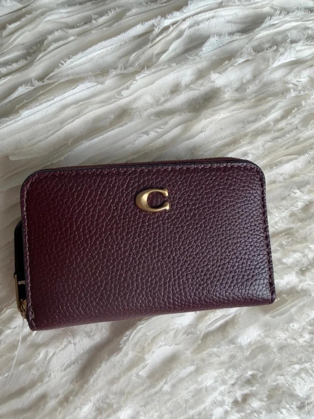 Coach Essential Small Zip Around Card Case Wallet Merlot